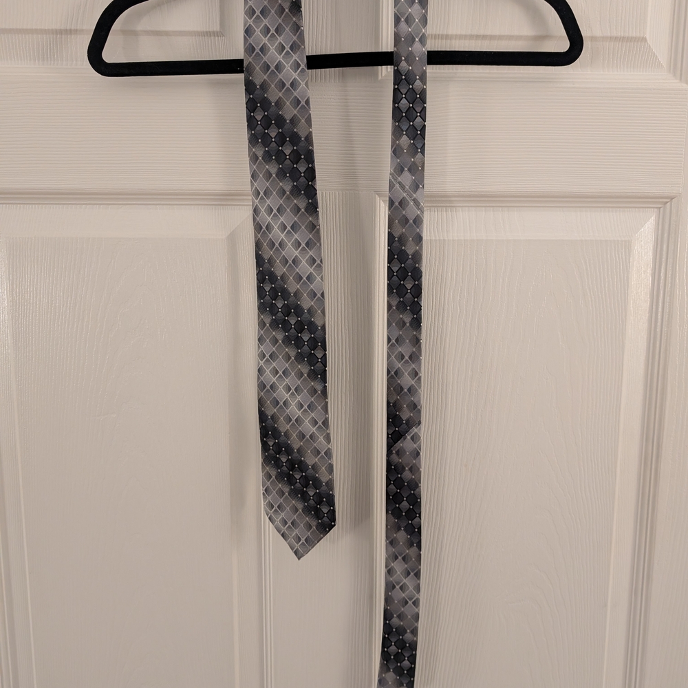 Elegant Gray Patterned Men's Tie